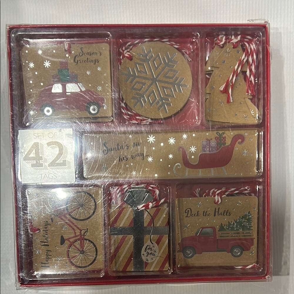 THE GIFT WRAPING COMPANY FOIL GIFT TAGS 42 COUNTRY EMBLELLISHED TAGS